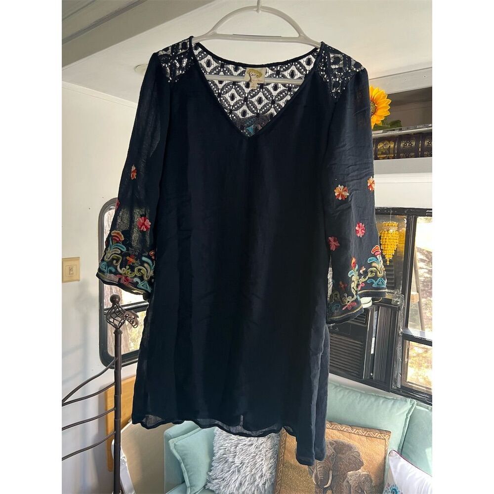 Fig and Flower Women's S Blue Embroidered Boho Top 3/4 Sleeve V-Neck